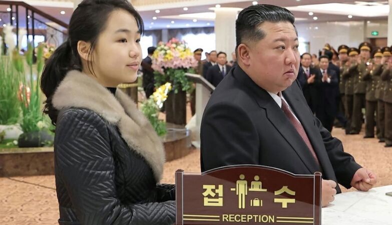 Kim Jong Un opened luxurious tourist complex with his daughter (and tested the firmness of the beds)