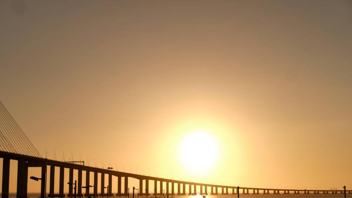 The longest bridge in Europe costs 850 million euros, measures 16.1 km and already has an approximate 'expiration date'