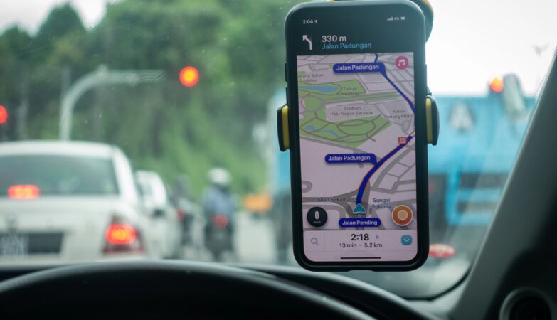 Waze starts testing display of traffic lights in navigation