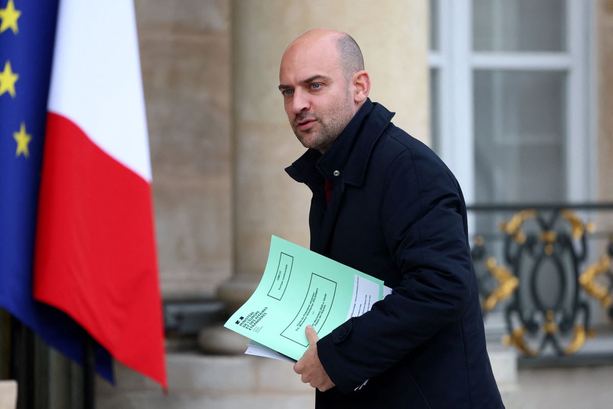 Το Βήμα σήμερα: Ο Τραμπ αδειάζει την Ευρώπη για τα μάτια του Πούτιν