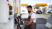 Find out how many euros you will save if you fill a 50-liter tank of gasoline in Spain