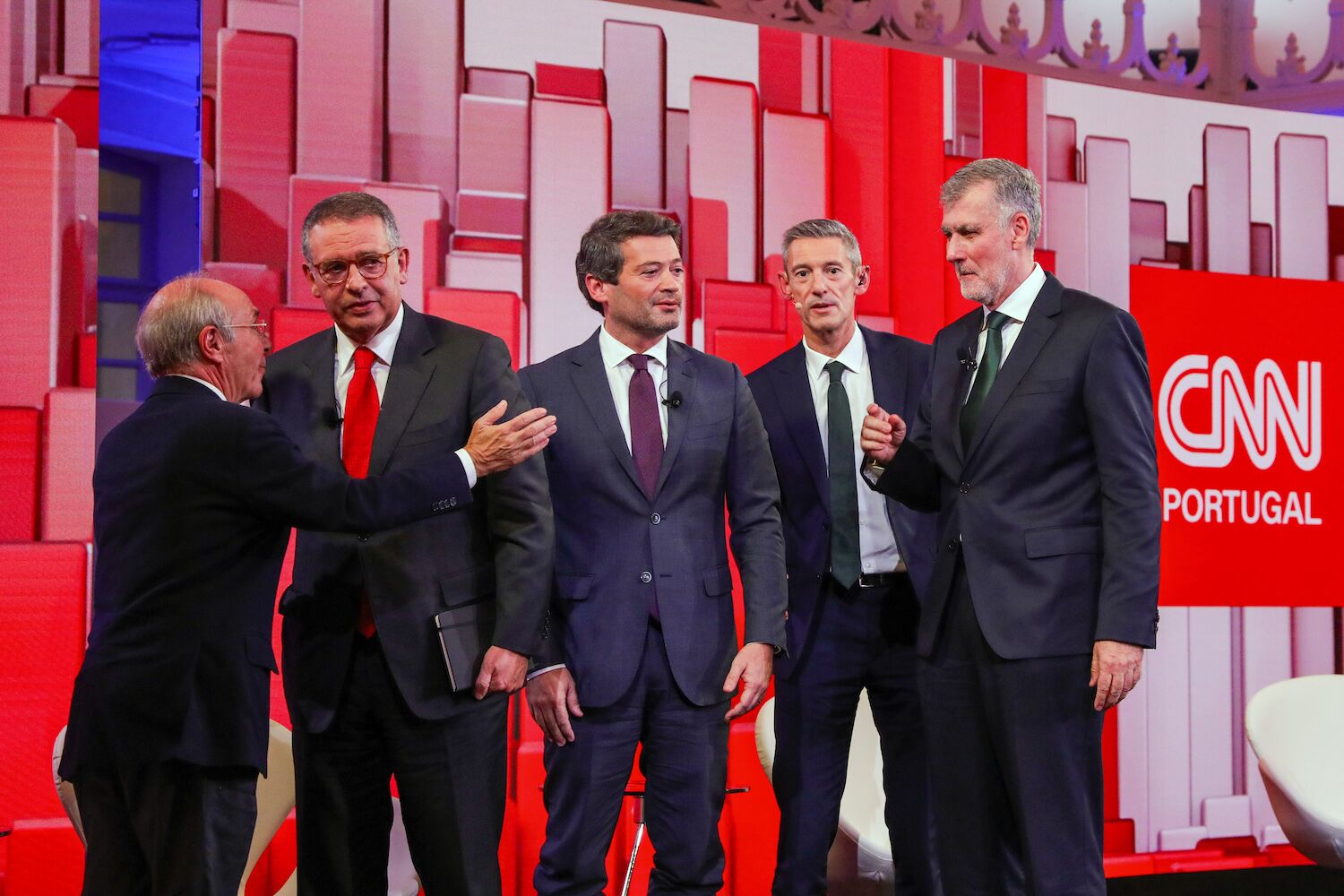 What does it take to be President of the Republic and what powers does the head of State have?