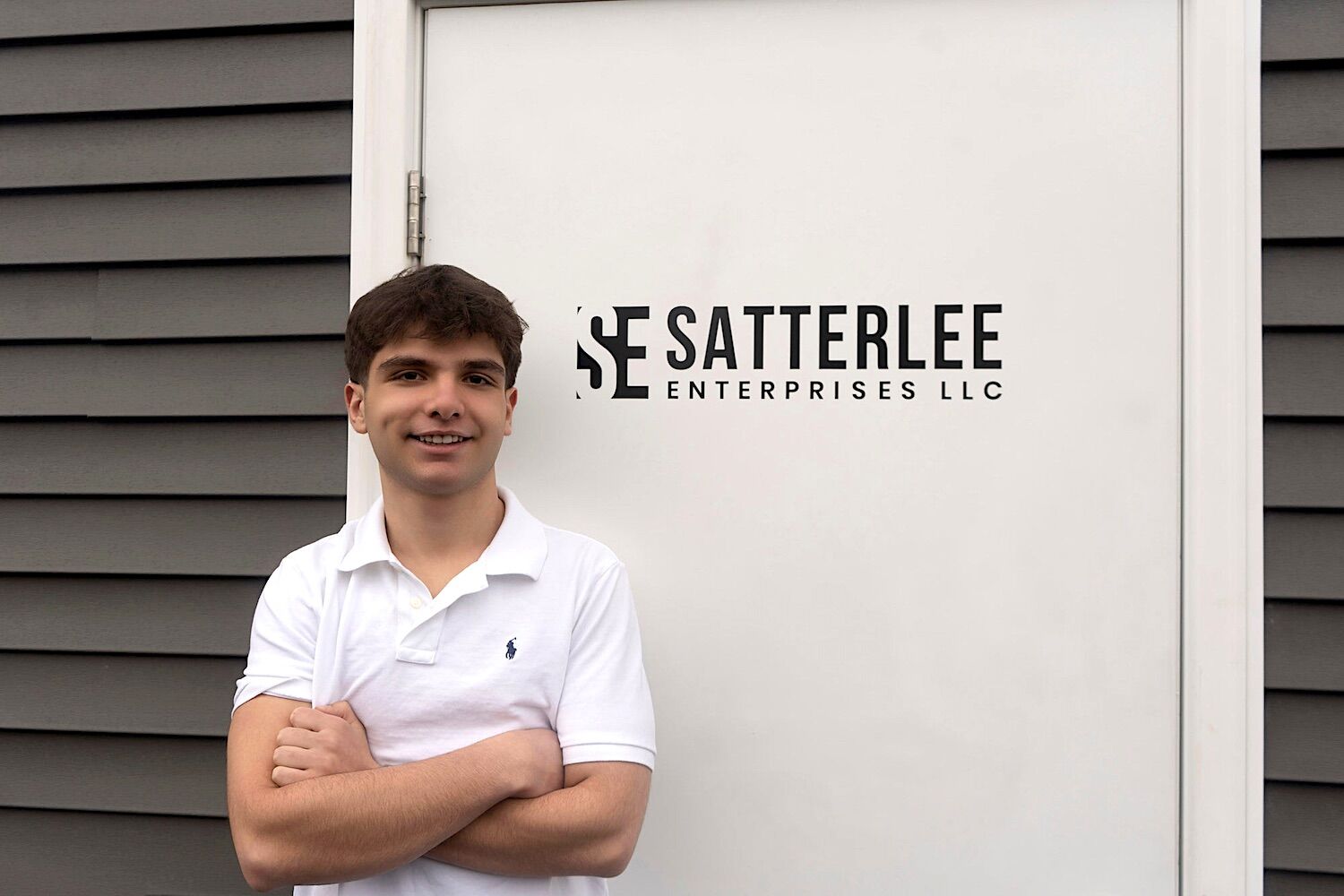 Teenager explains how he created a successful business with a few hundred euros