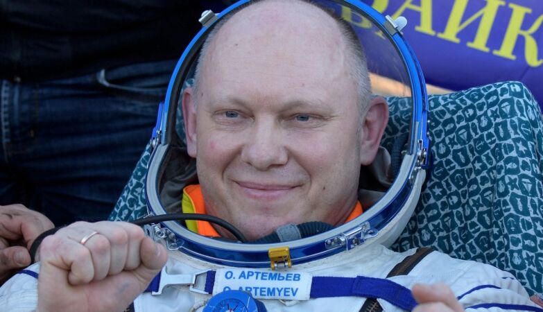 Cosmonaut removed from SpaceX Mission 12 for “rules violation” (read “espionage”)