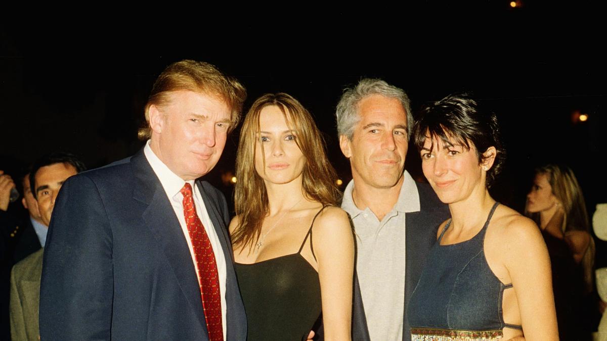 Congress publishes new unpublished photos of Jeffrey Epstein hours after all his files come to light: Chomsky and Gates, among those portrayed
