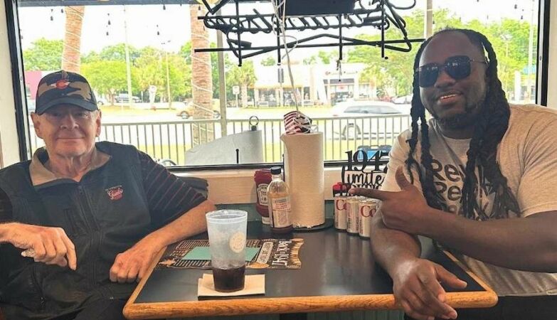 I ate at the restaurant every day for 10 years. When he didn't show up, the owner went to save his life.