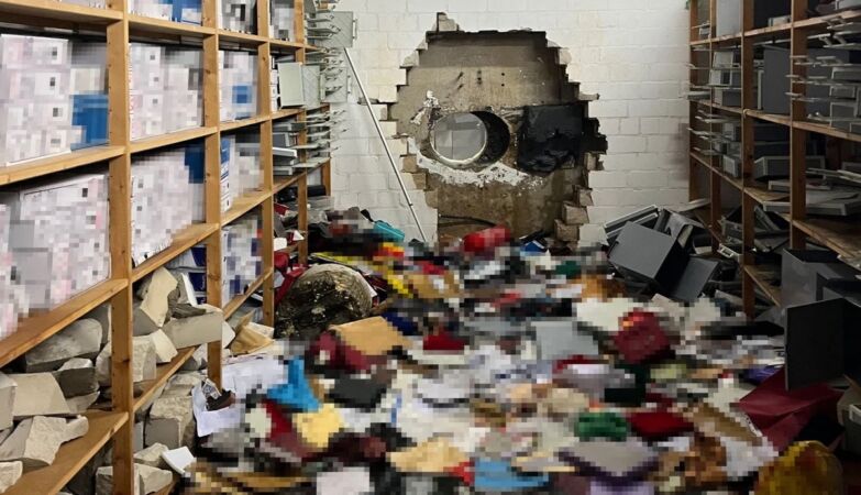 Robbers steal 30 million euros in cash, gold and jewelry from bank in Germany