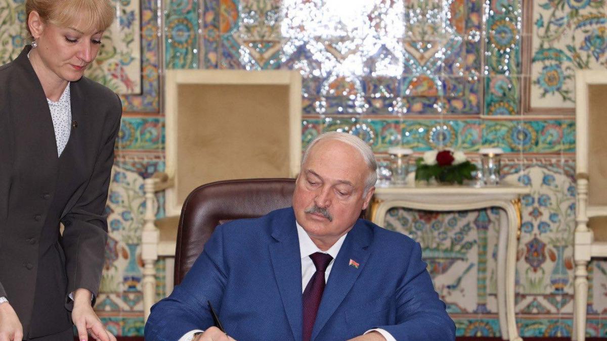 Belarus pardons Nobel Peace Prize winner Ales Bialiatski along with 122 other political prisoners after agreements with Trump