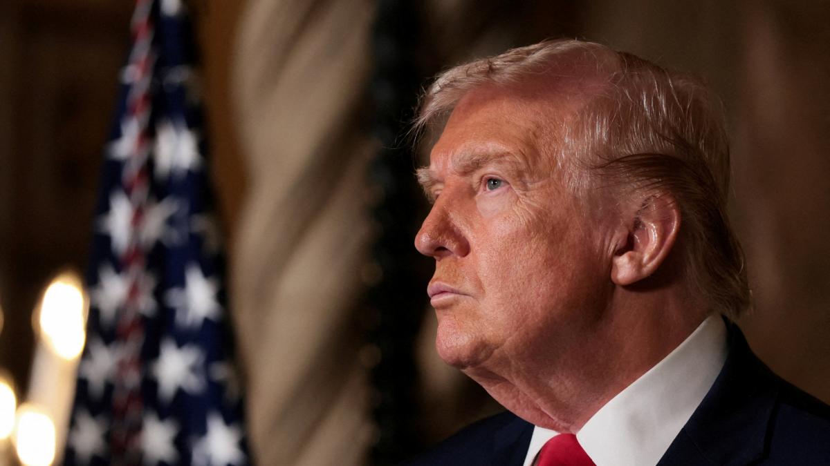 Trump suggests to Maduro that it would be "intelligent" to leave power and goes after Petro: "he better be careful"