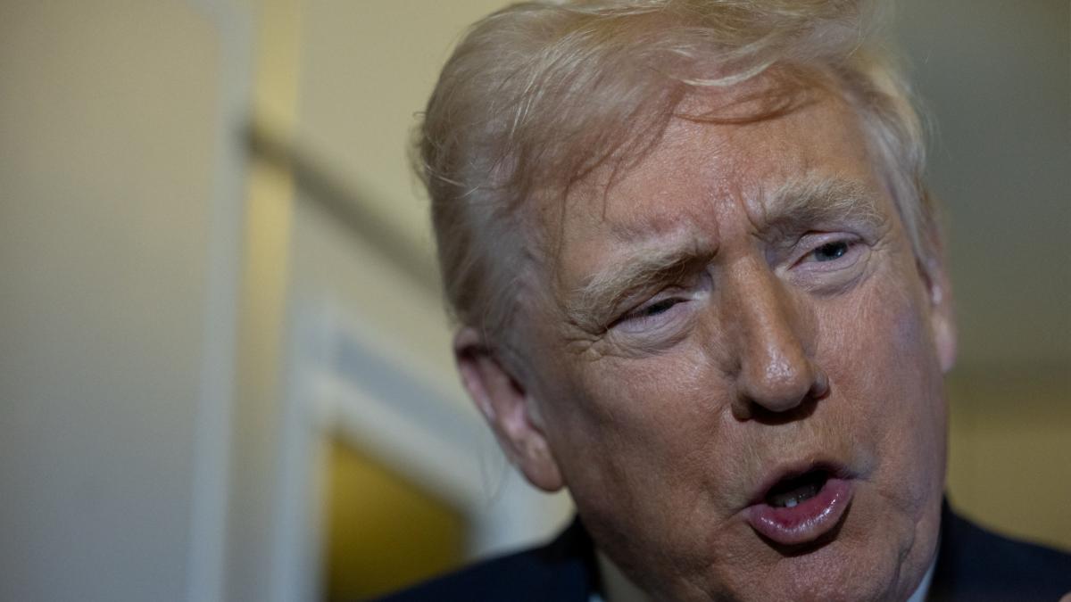 Trump warns that attacks on Venezuela by land will begin "very soon": "We know where the bad guys live"