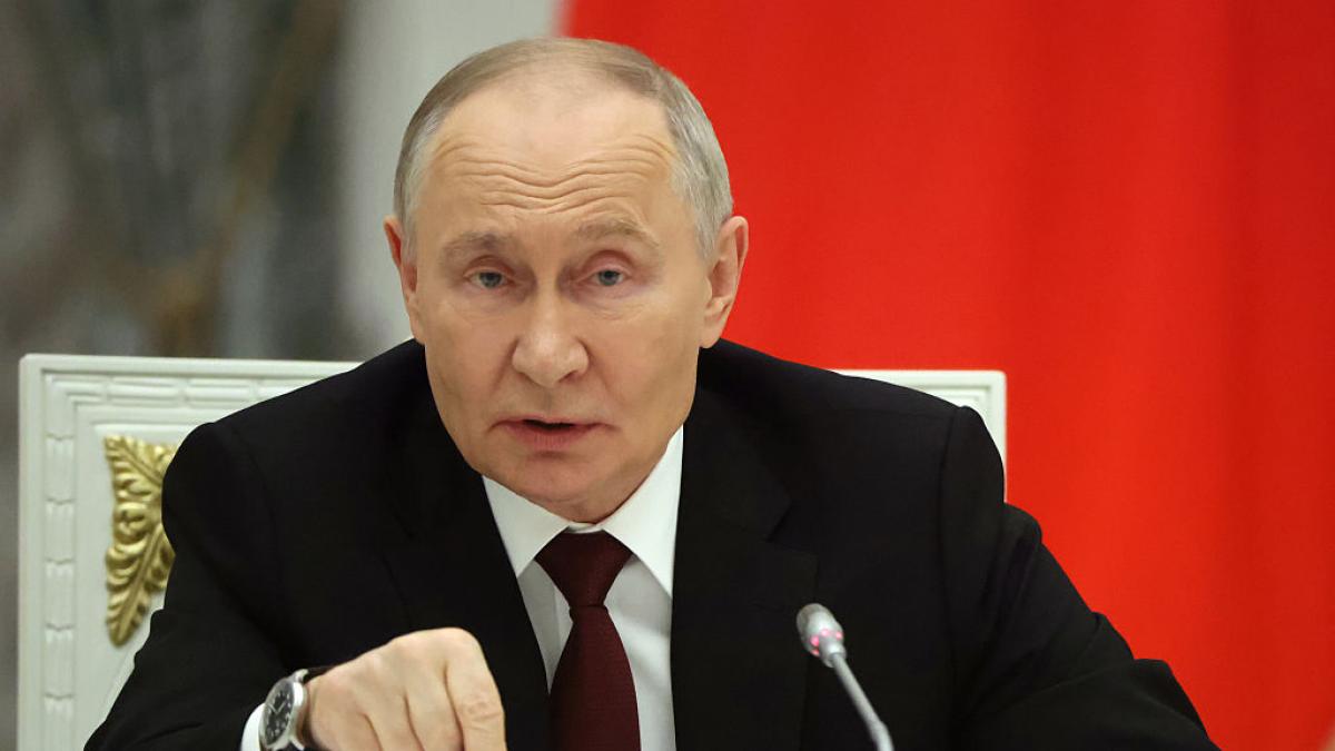 A former CIA spy reveals Putin's intentions: "He wants to take back the Soviet Union and nothing will stop him"