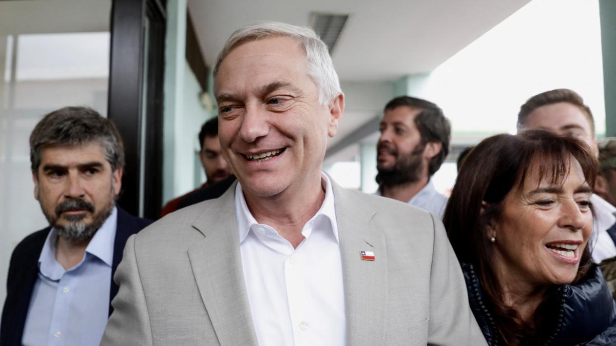 The far-right Kast, the first Pinochet member to be president of democratic Chile