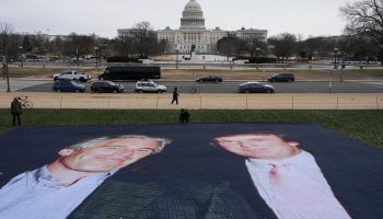 ΗΠΑ: Ζήτημα ωρών η δημοσιοποίηση των φακέλων Έπσταϊν – Οι άσοι στο μανίκι της Μάξγουελ