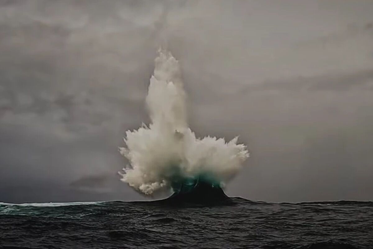 Video catches “the craziest wave on the planet” in the act