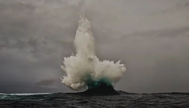 Video catches “the craziest wave on the planet” in the act