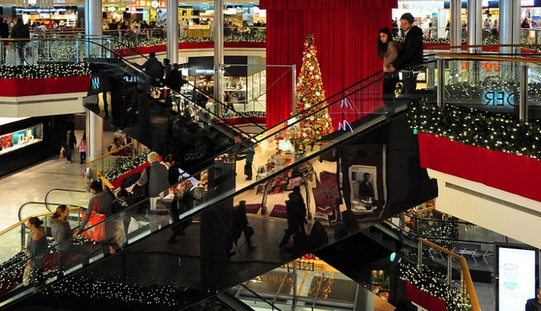 Christmas shopping “hijacks” your brain. Here's how you can control