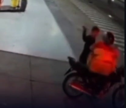 Knife attack at gas station leaves two workers injured