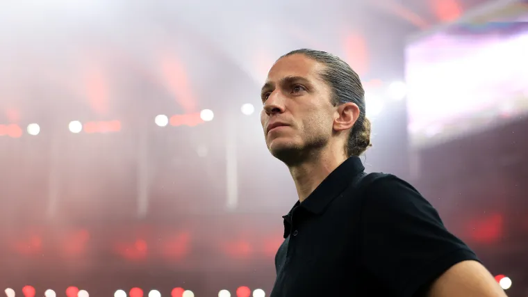 Filipe Luís renova com o Flamengo: tempo de contrato e salário do treinador image
