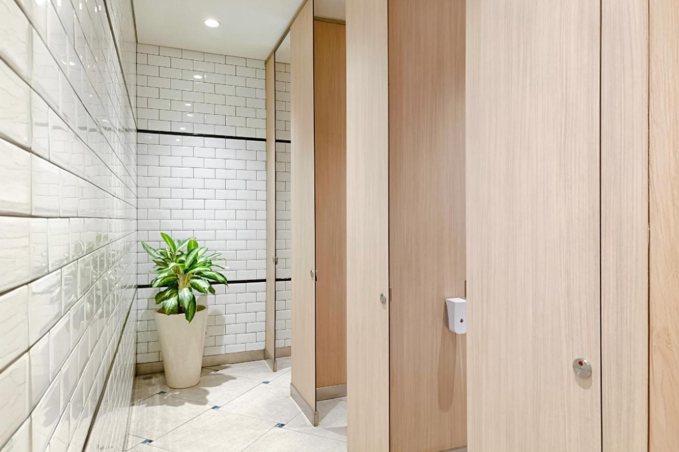 Corredor da casa de banho. Crédito: Freepik