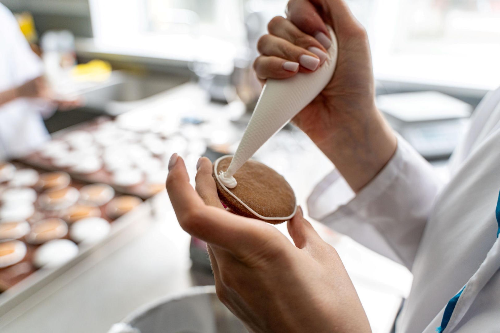 Kitchen Add one to the sugar and the frosting will be as white as chalk. Recipe for gingerbread icing from a master of Polish cuisine