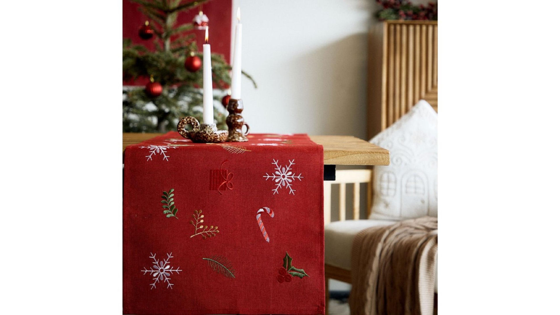 Christmas Warm gifts and Christmas accessories for your home with express delivery to your door. Gomla and Wolt show that the holidays can be easy