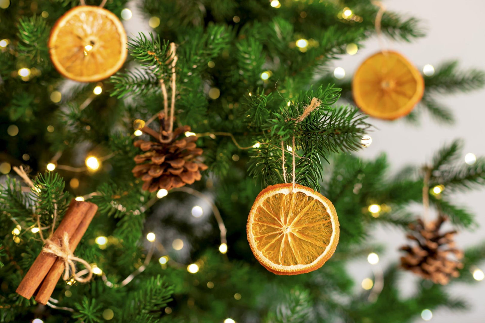 Home aromatherapy Boil a pot and spray it on the Christmas tree. The whole house will smell like Christmas from morning to night! A home fragrance that will make a difference
