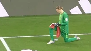 Toalha de Safonov: como foi estratégia do goleiro do PSG nos pênaltis contra o Flamengo image