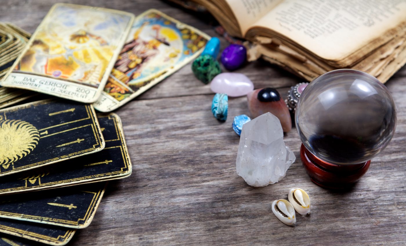 Holiday tarot horoscope. POWERFUL messages for ALL signs before Christmas