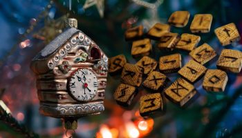 Rune horoscope December 29, 2025 – January 4, 2026: Surprise news, karmic trials and a sign that spectacularly emerges from the darkness. FEHU, JERA and THEIVAZ are face up!