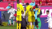 Gil Vicente player “steals” stretcher from firefighters and receives yellow card
