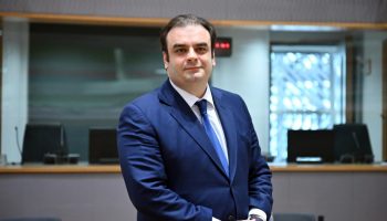 The Eurogroup elects its new president after the resignation of Donohoe: the chosen one is the Greek Kyriakos Pierrakakis