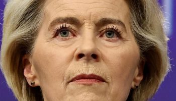 And after six days, he responded: Von der Leyen reminds Trump that "no one should interfere in EU affairs"