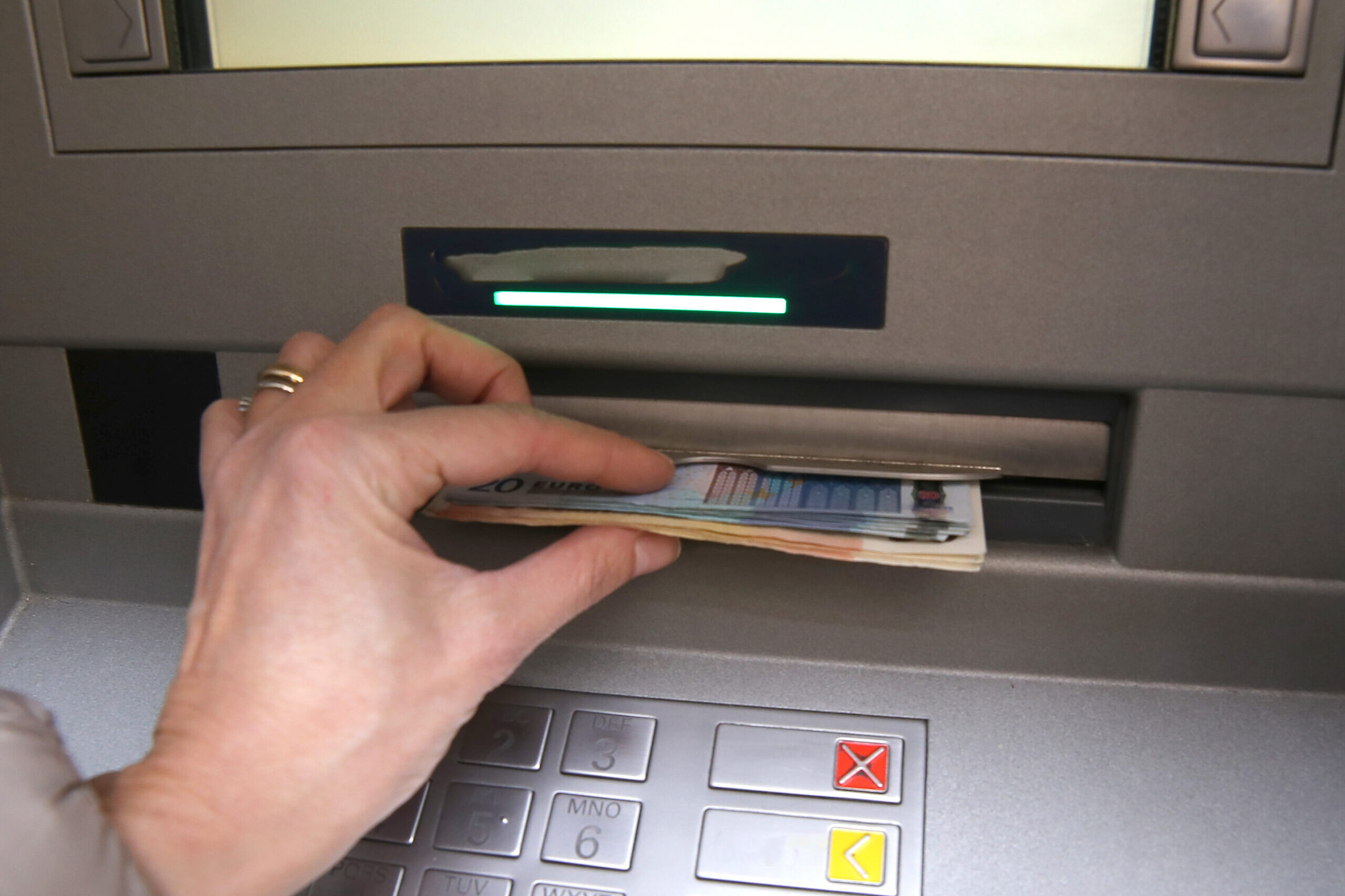 More than 4,000 workers can receive a bonus of two salaries after this day: find out if you are on the list