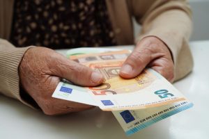 Attention pensioners: December pensions and Christmas allowance arrive this week (and there are new features for 2026)