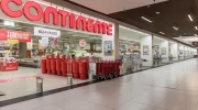 Fachada de uma loja Continente.