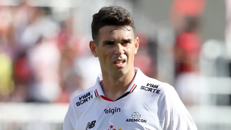 Oscar vai se aposentar? Números, clubes e carreira do meia do São Paulo image