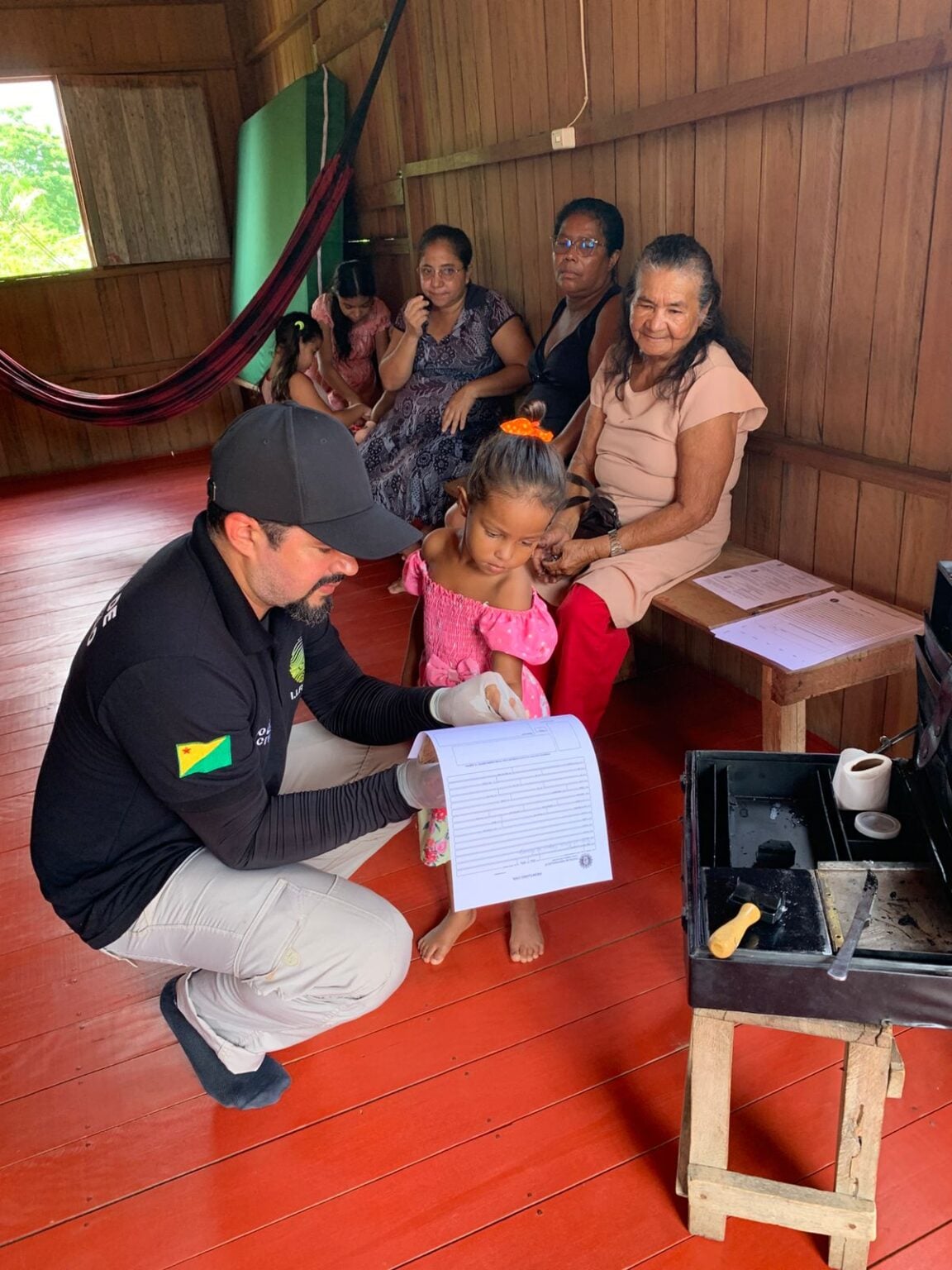 Civil Police issues National Identity Card in riverside communities of Sena Madureira