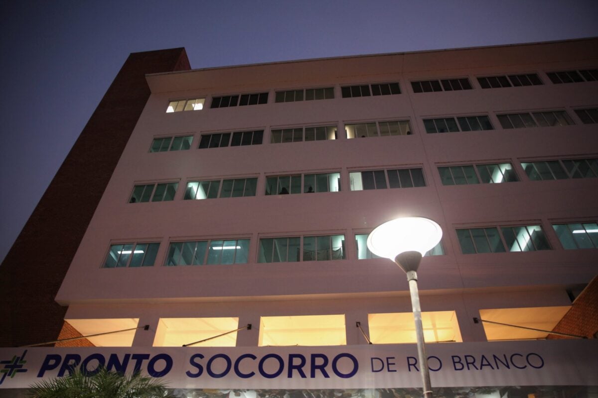 URGENT: three people are shot inside the Rio Branco Emergency Room