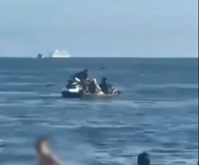 Surprising robbery: couple robbed at sea during kayak trip