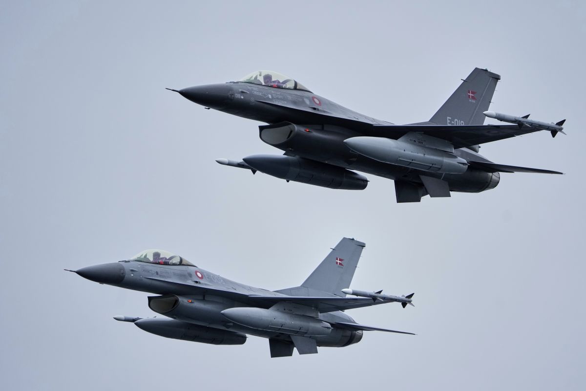 Νίκος Δένδιας: Στις Βρυξέλλες για Ουκρανία και SAFE