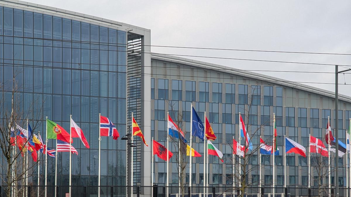 NATO considers moving to its most aggressive plan and Russia immediately counterattacks: "Continue moving towards escalation"