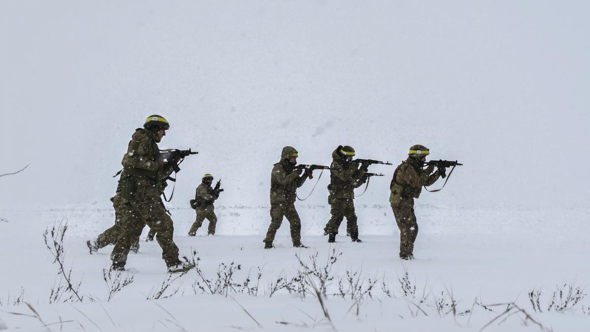 NATO warns of a Russian threat and a country responds by raising the age of its military reserve