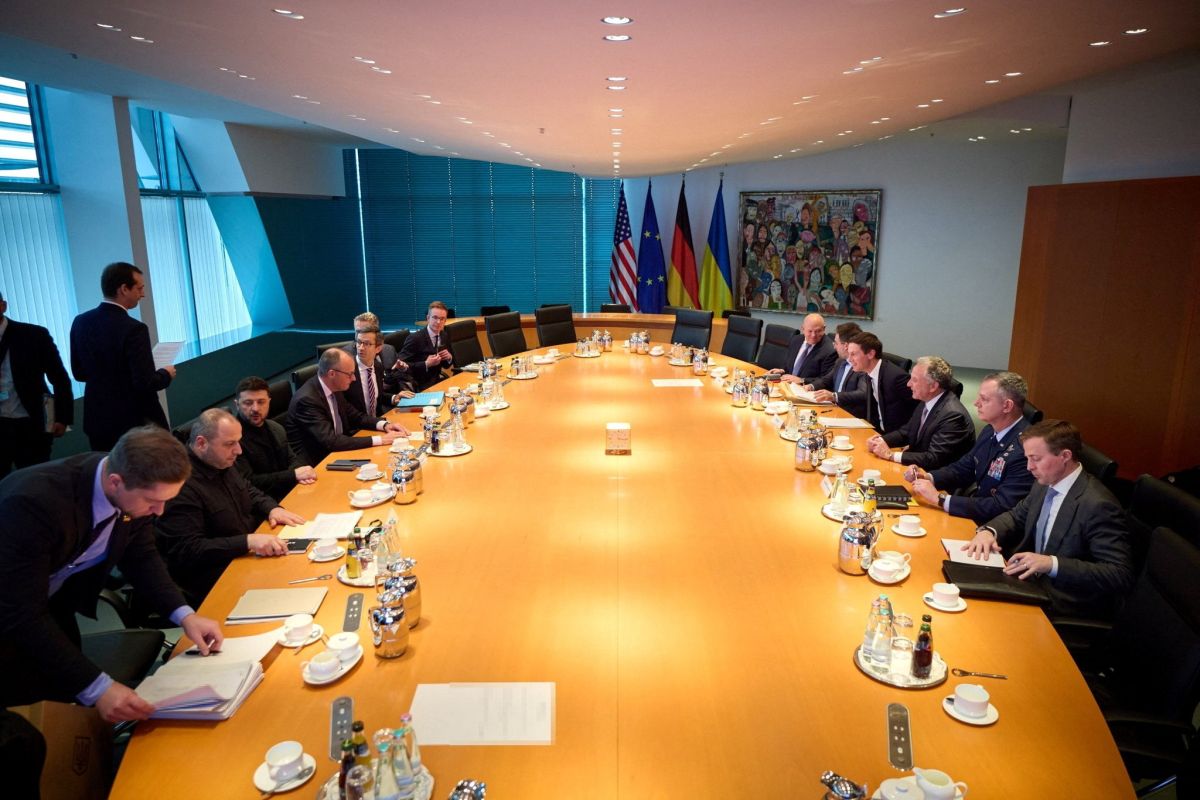 Βερολίνο: 2η ημέρα συνομιλούν ΗΠΑ – Ουκρανία, η ανάρτηση Γουίτκοφ
