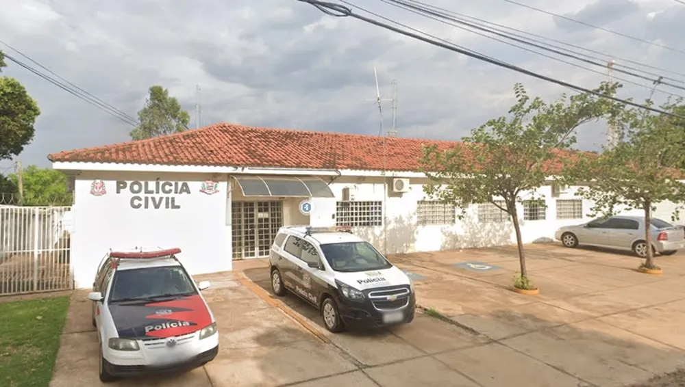 Man arrested after keeping teenage sister and cousin in private prison