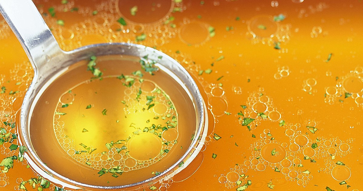 The broth should be clear and have a distinct flavor. The choice of cooking vessel is important for the effect obtained. /123RF/PICSEL