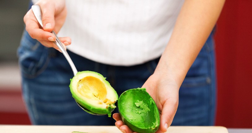 Avocado and honey are the perfect duo that will nourish and moisturize the skin