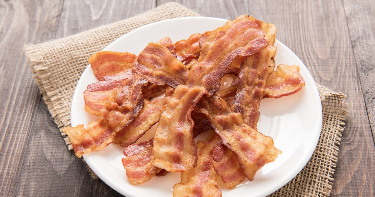 Fried bacon is considered a delicacy, but in terms of health it is one of the worst choices. /123RF/PICSEL