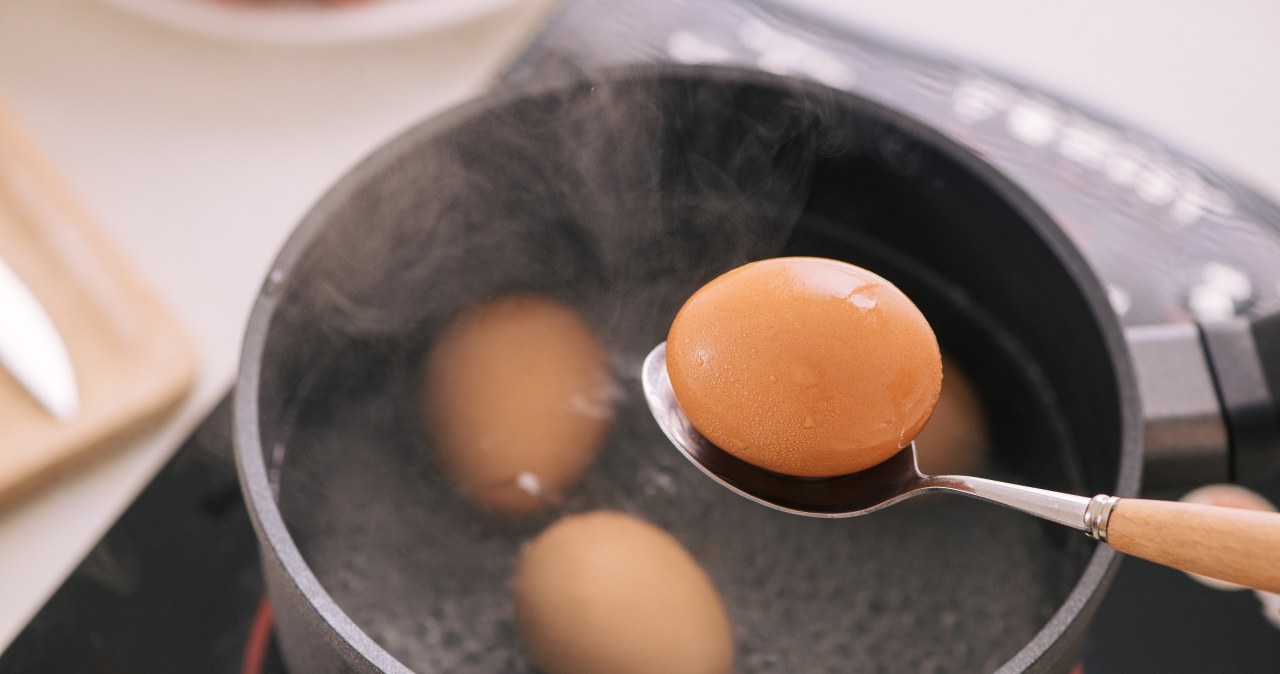 After cooking, do not pour cold water over the eggs