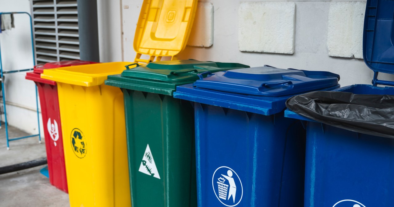 Some materials are recyclable and should be sent to PSZOK. However, some fabrics can be thrown into the mixed waste container. /123RF/PICSEL