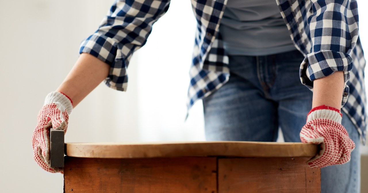 The first piece of furniture in a new home should be a table. /123RF/PICSEL